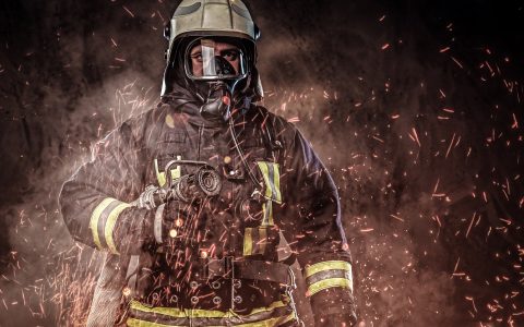 Feuerwehrausstattung, Trocknung und Desinfektion von Schutzanzügen