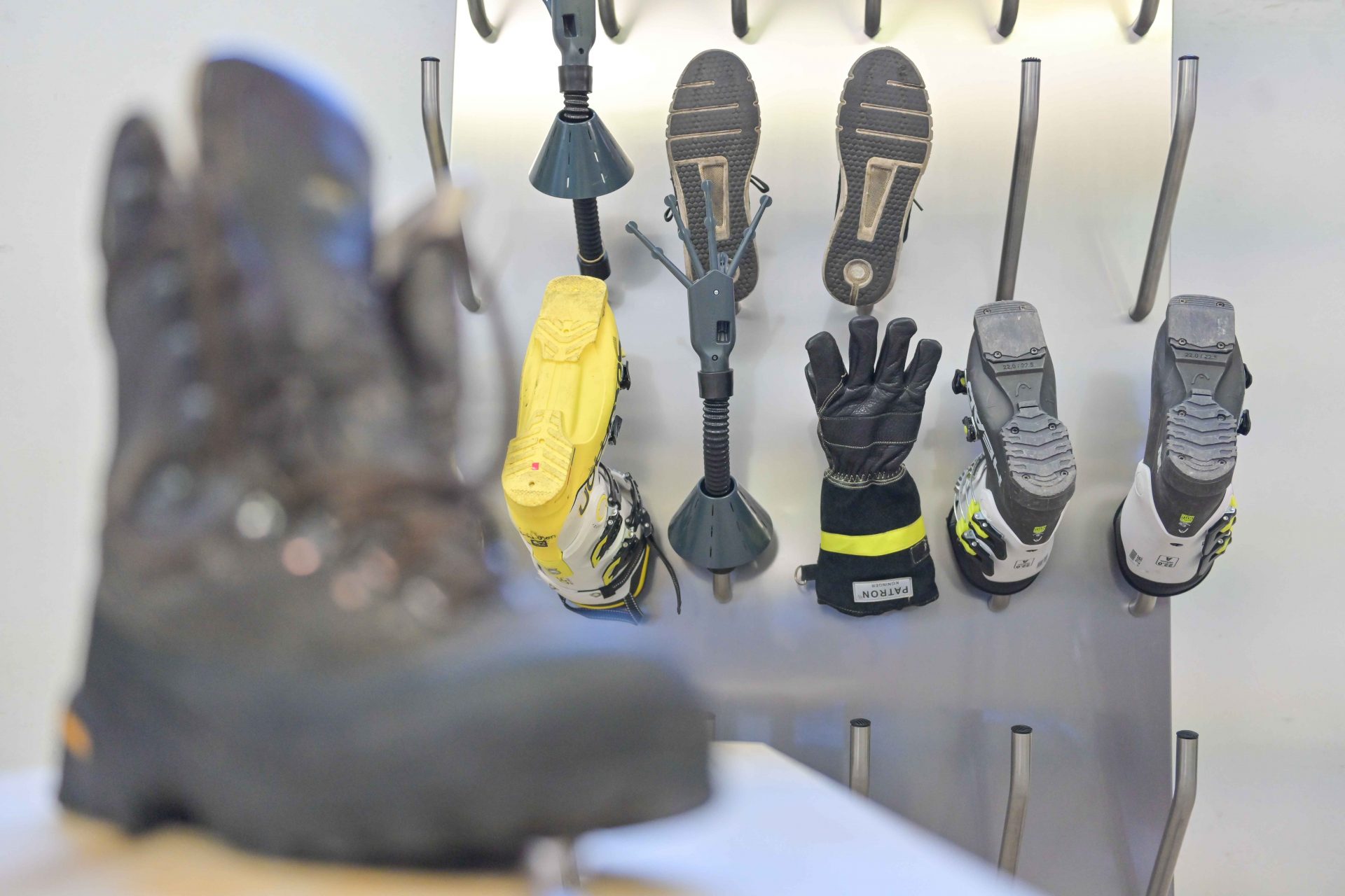 OSMA Schuhtrockner und Handschuhtrockner für Arbeits- und Skischuhe – energieeffiziente & hygienische Trocknungslösung.